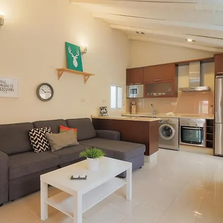 C28 - Mitjana Luminous Penthouse Apartment Malaga